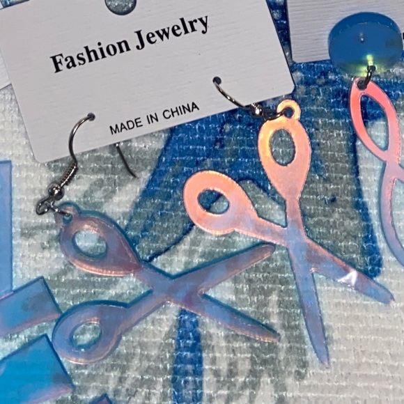 ✂️New Hair Cutting ✂️ Earrings- Fun & Super Cute- Beautician and Girls Will 💗🩵 - Picture 3 of 7